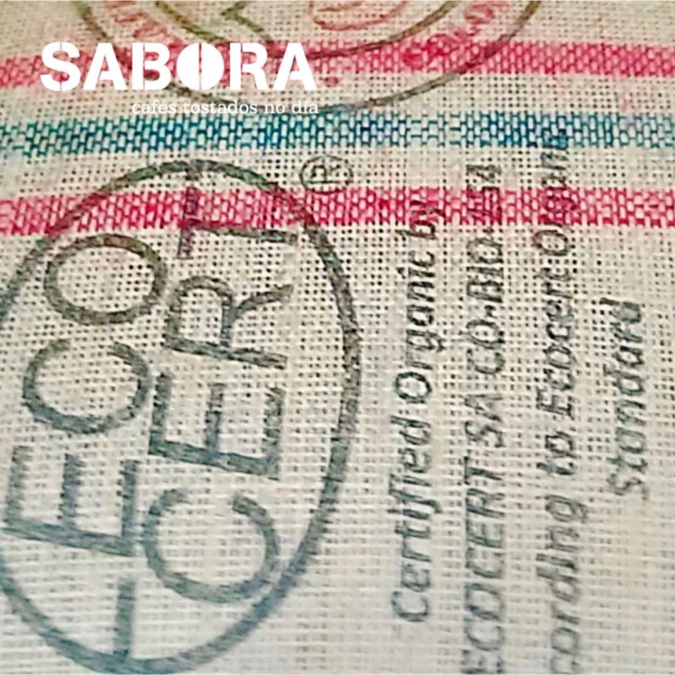 Saco de café Colombia ecológico en las instalaciones de  Cafés Sabora